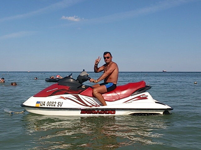  5572751  Simon, 46 ,    
