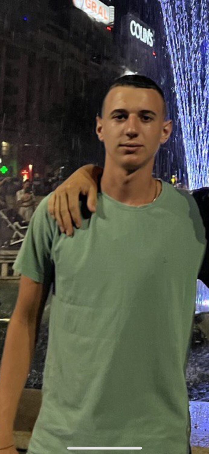  ,   Kornel, 21 ,   ,   