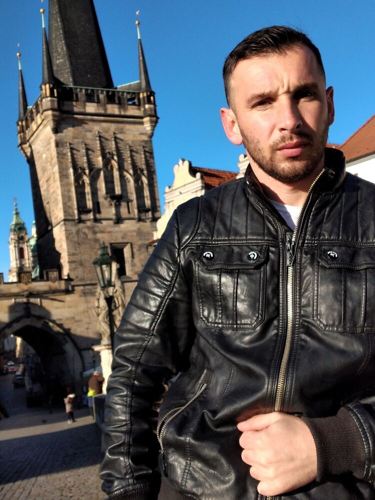 21940141  Vasyl, 35 ,    Praha