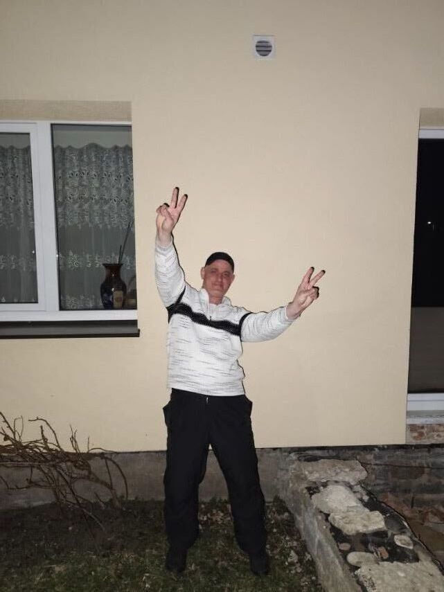  51544271  Dmitri, 44 ,    