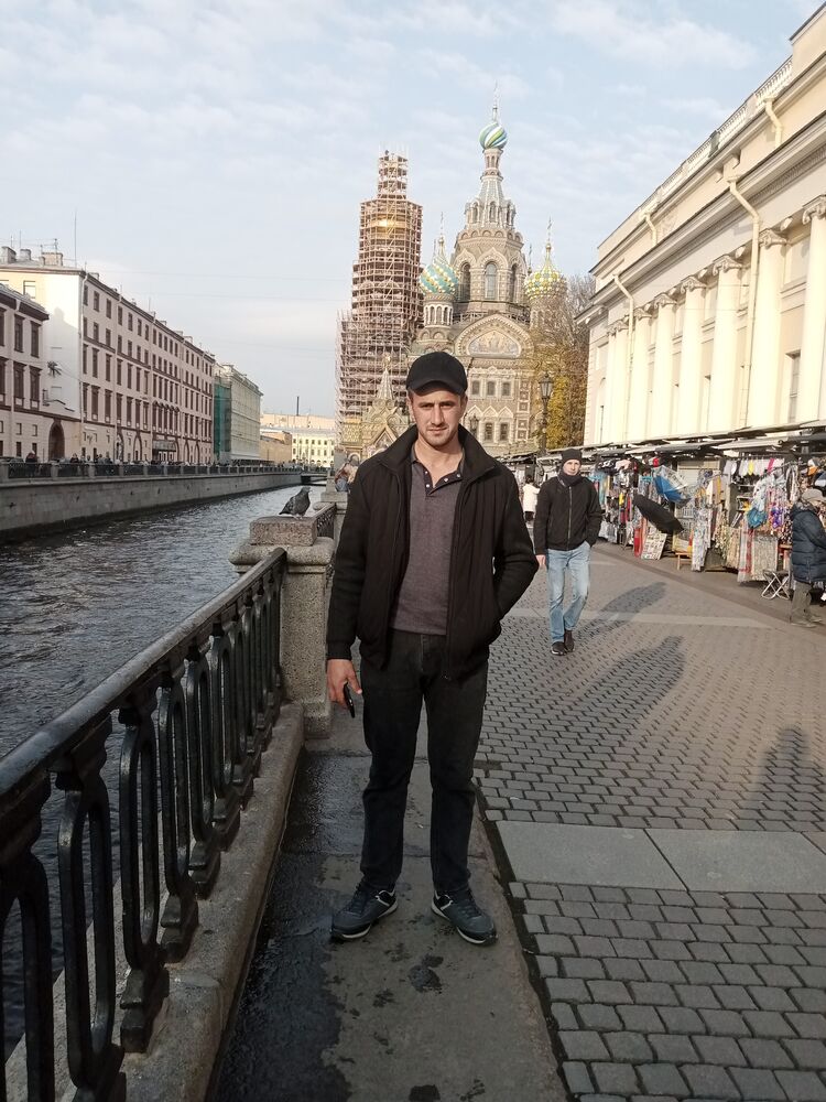  29976351  Milan, 32 ,    -