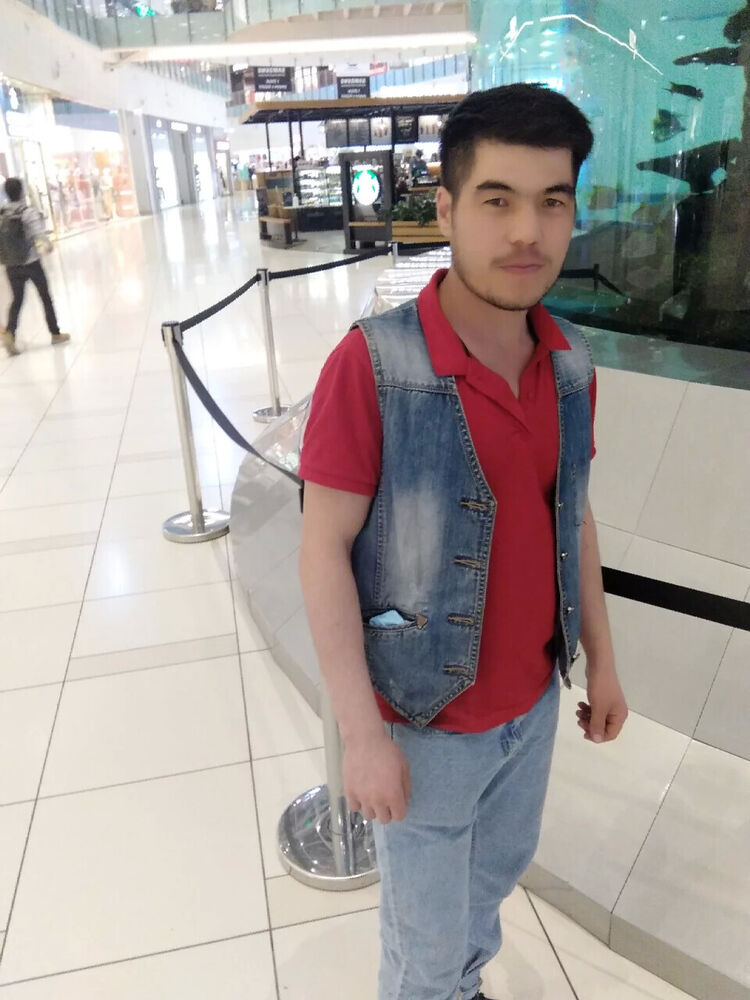  40212441  Vohidjon, 33 ,    