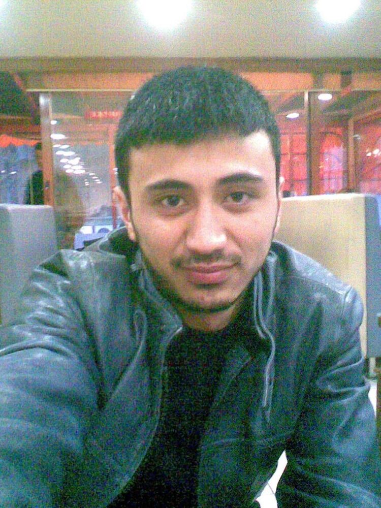  15719831  Uzigabek, 41 ,    