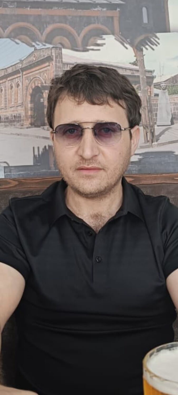  51429431  Razmik, 33 ,    