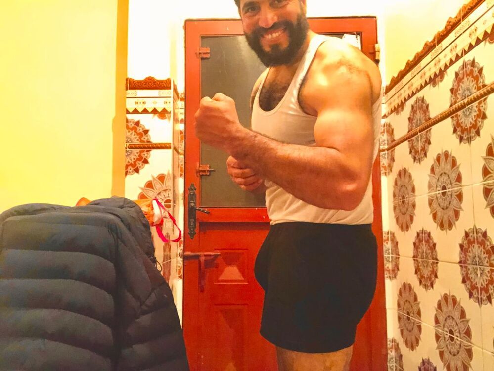  54832821  Abdulhadi, 30 ,    