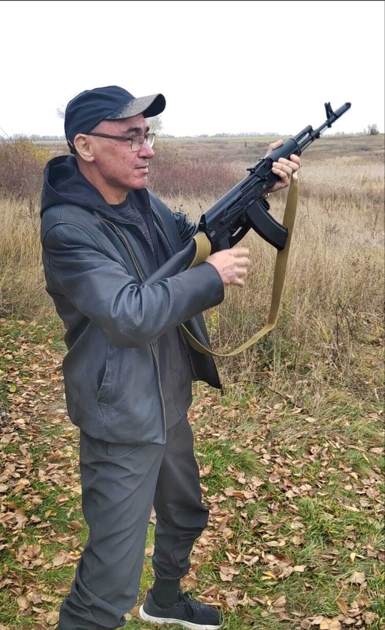  33304471  Aleks Gru, 57 ,    --