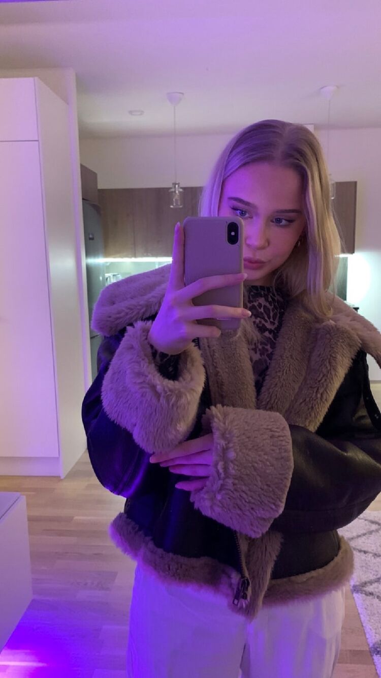  27095331  Diana, 28 ,    