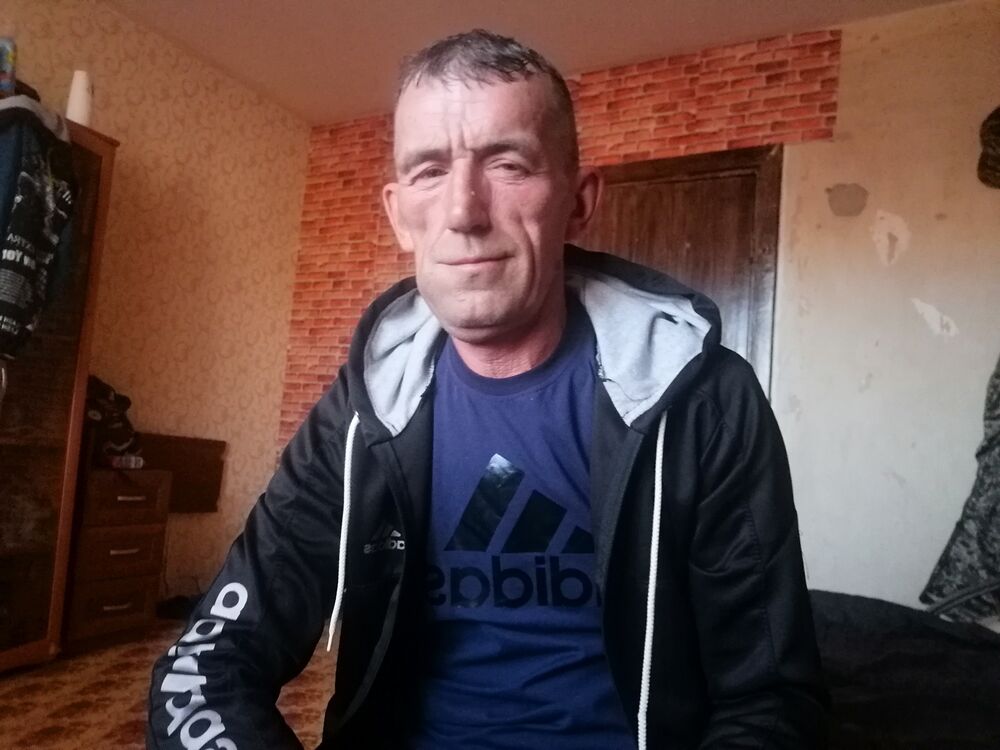  38265311  Sergey, 52 ,    