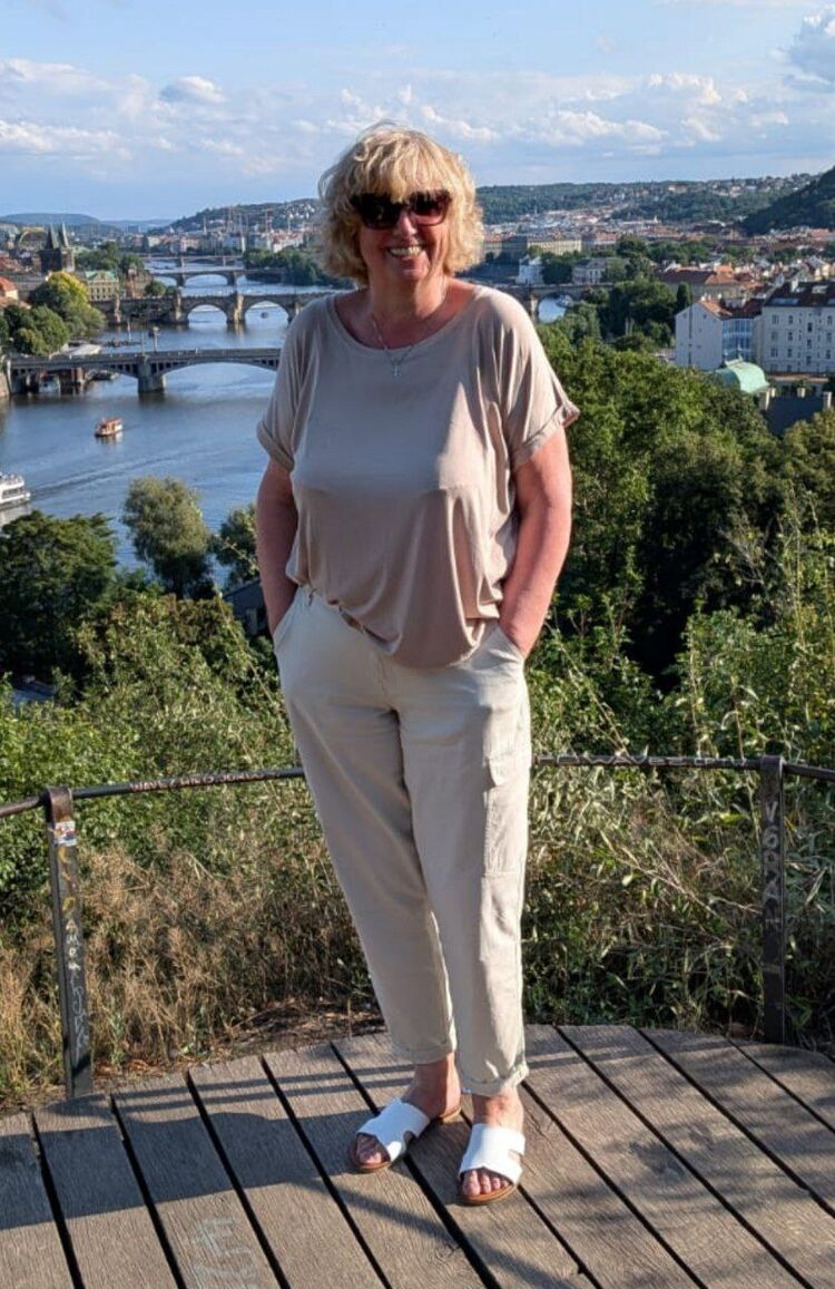  52724921  Helen, 63 ,    