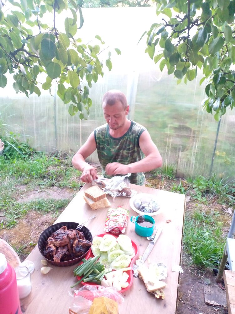  36184111  Volodya, 40 ,    