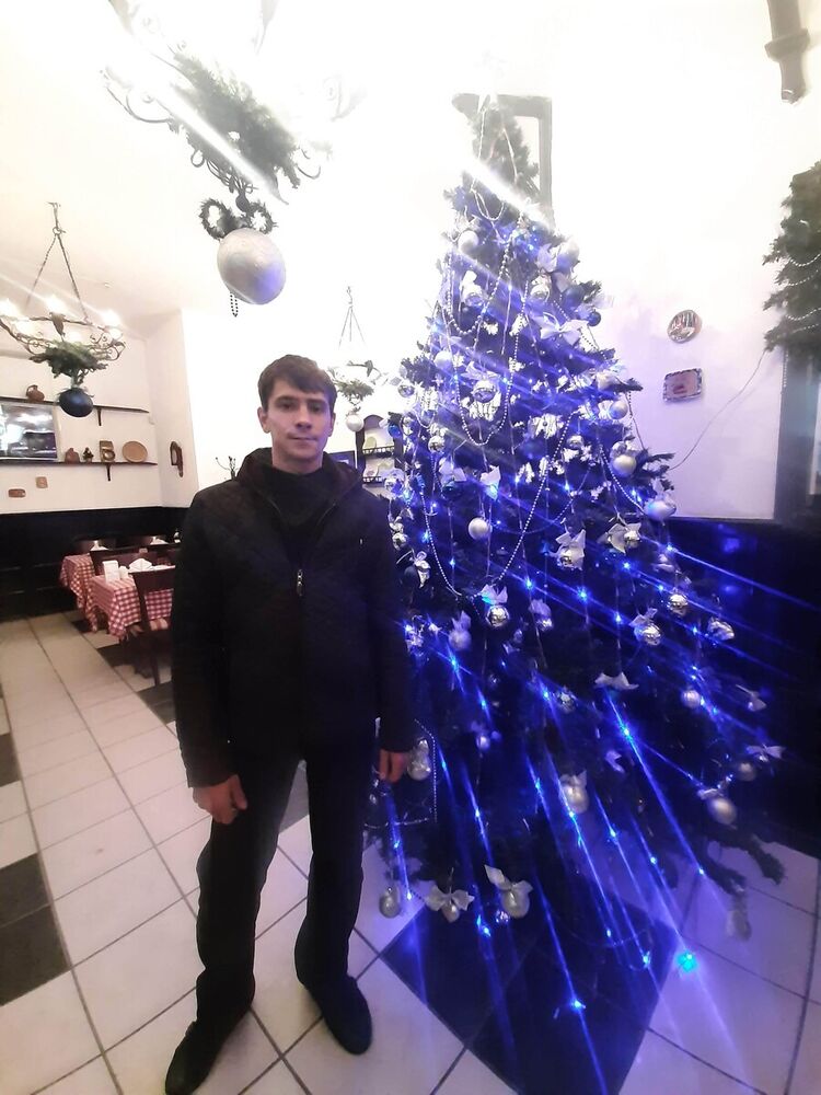  21845051  Viktor, 30 ,    