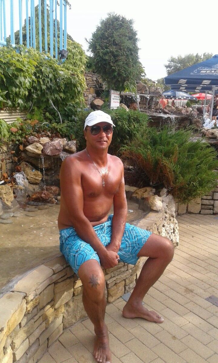  8114771  Pavel, 54 ,    
