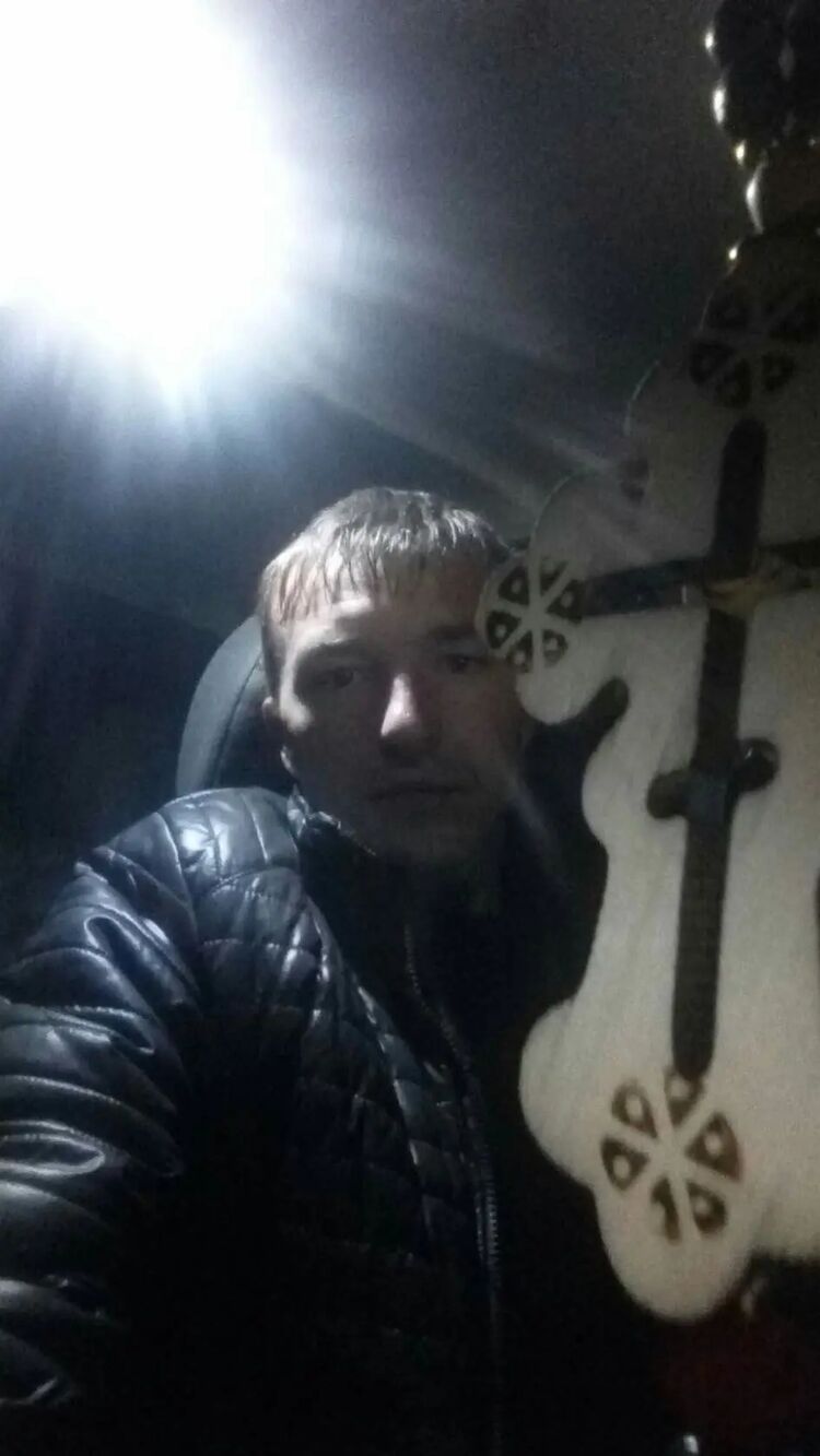  33768181  Pavel, 35 ,    
