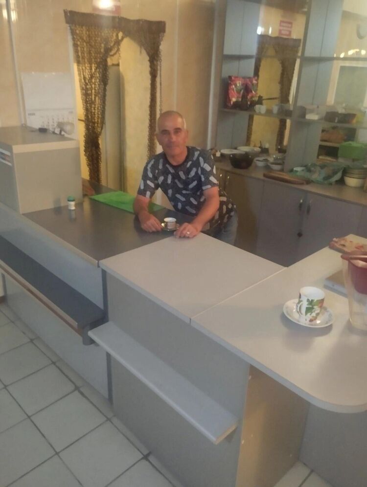  42902391  Arsen, 52 ,    