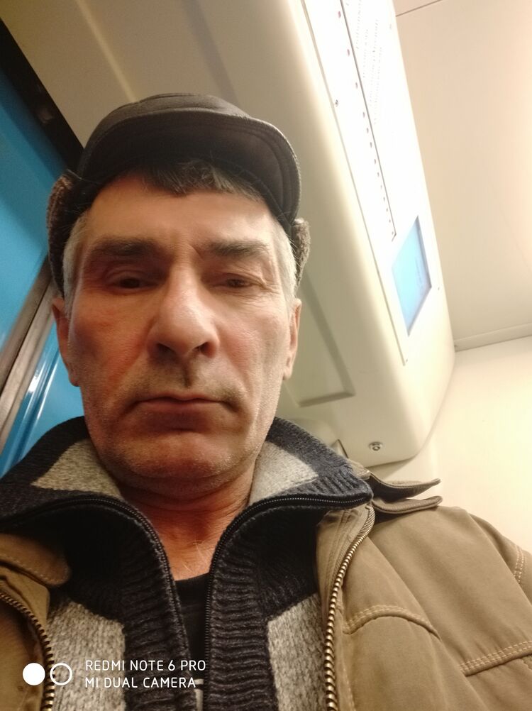  50844801  Farhat, 52 ,    