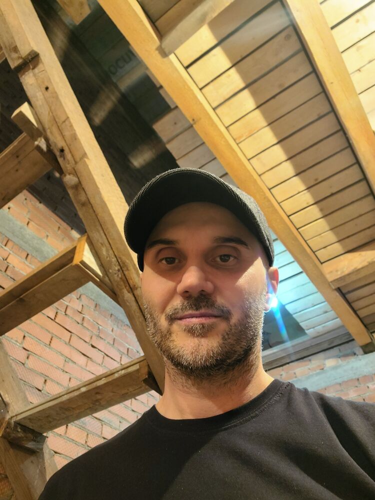  ,   Ruslan, 45 ,   c 