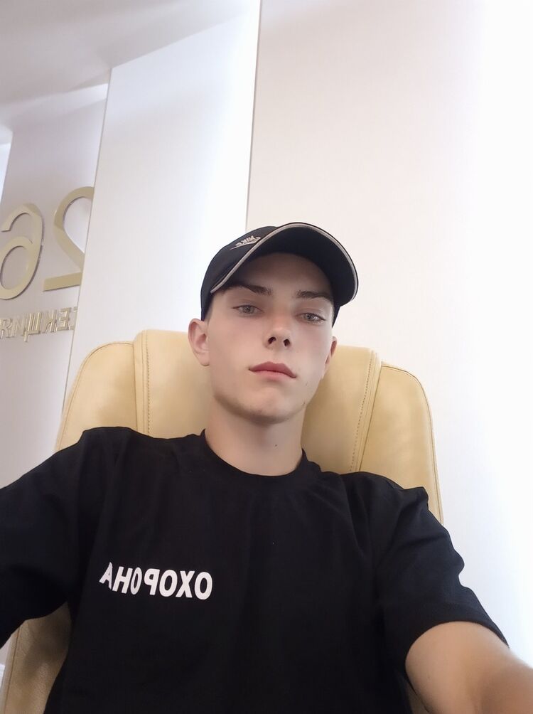 18220211  Yuriy, 27 ,    