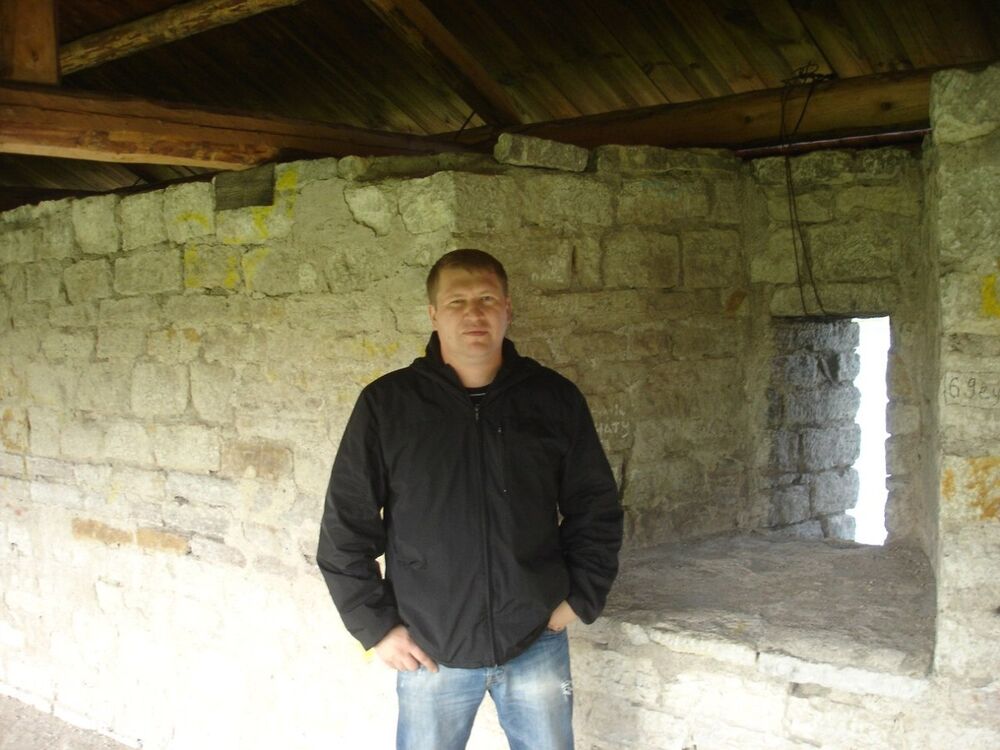  6516851  Nixto, 46 ,    