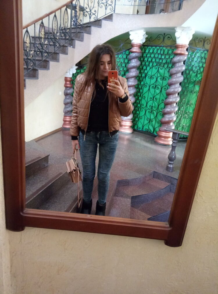  18144591  Anna, 24 ,    