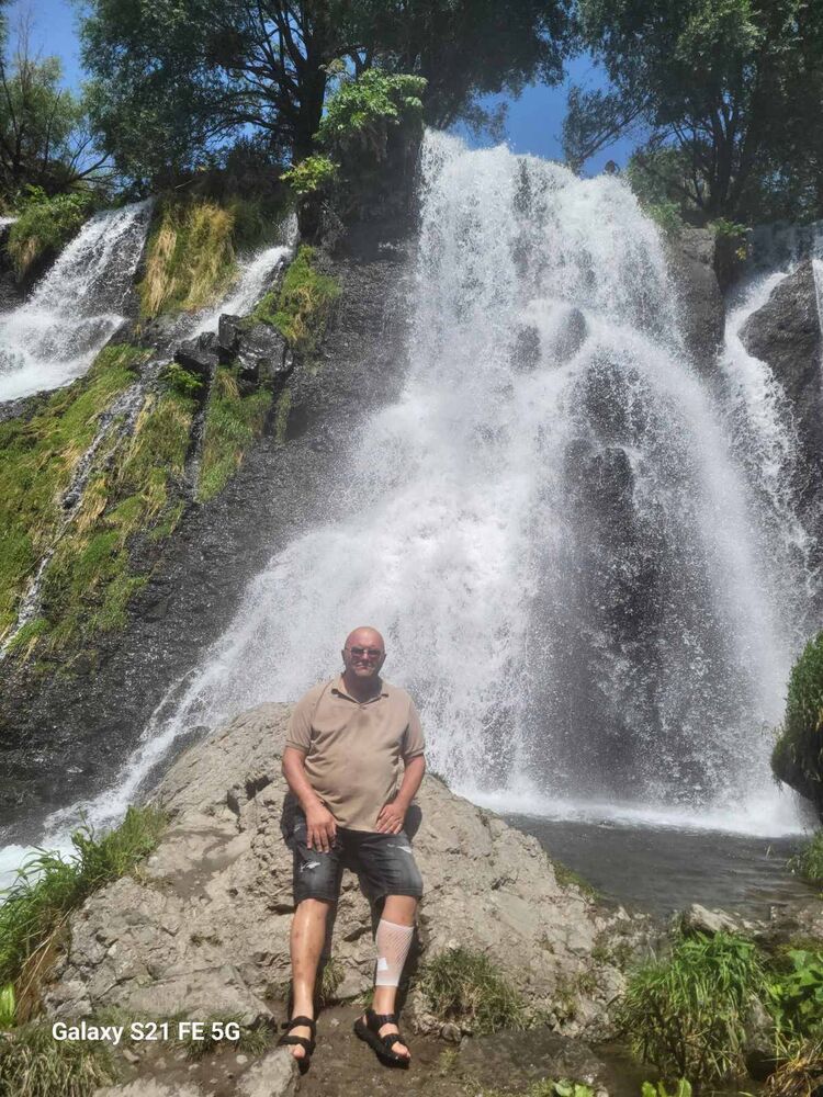  54205251  Harut, 41 ,    