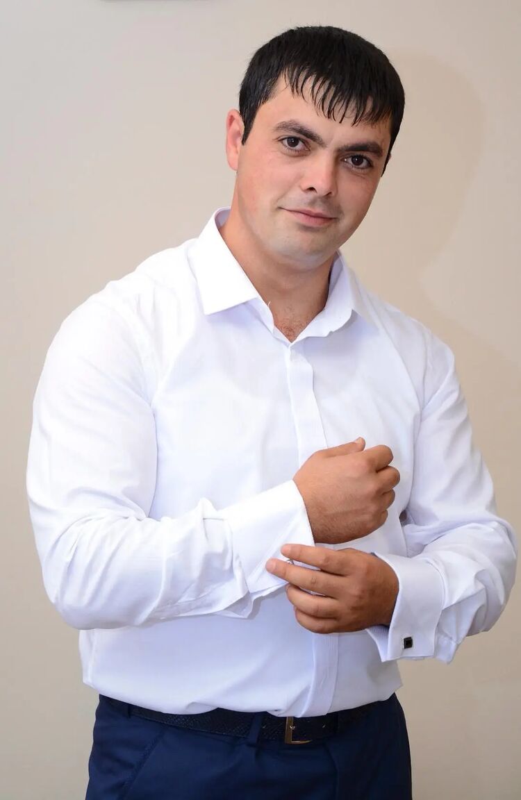  ,   Armen, 38 ,   ,   