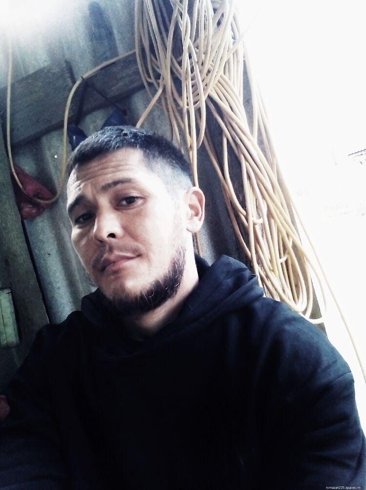  35868651  Roman, 35 ,    
