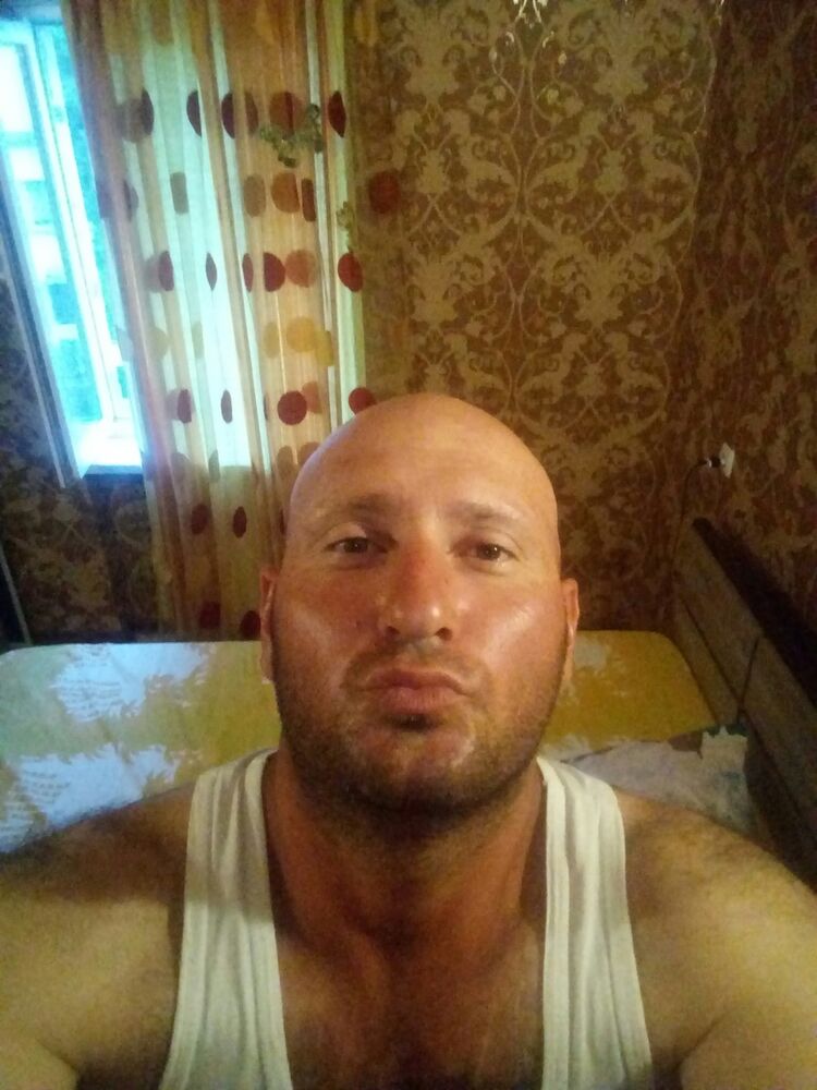  ,   Elia, 44 ,   