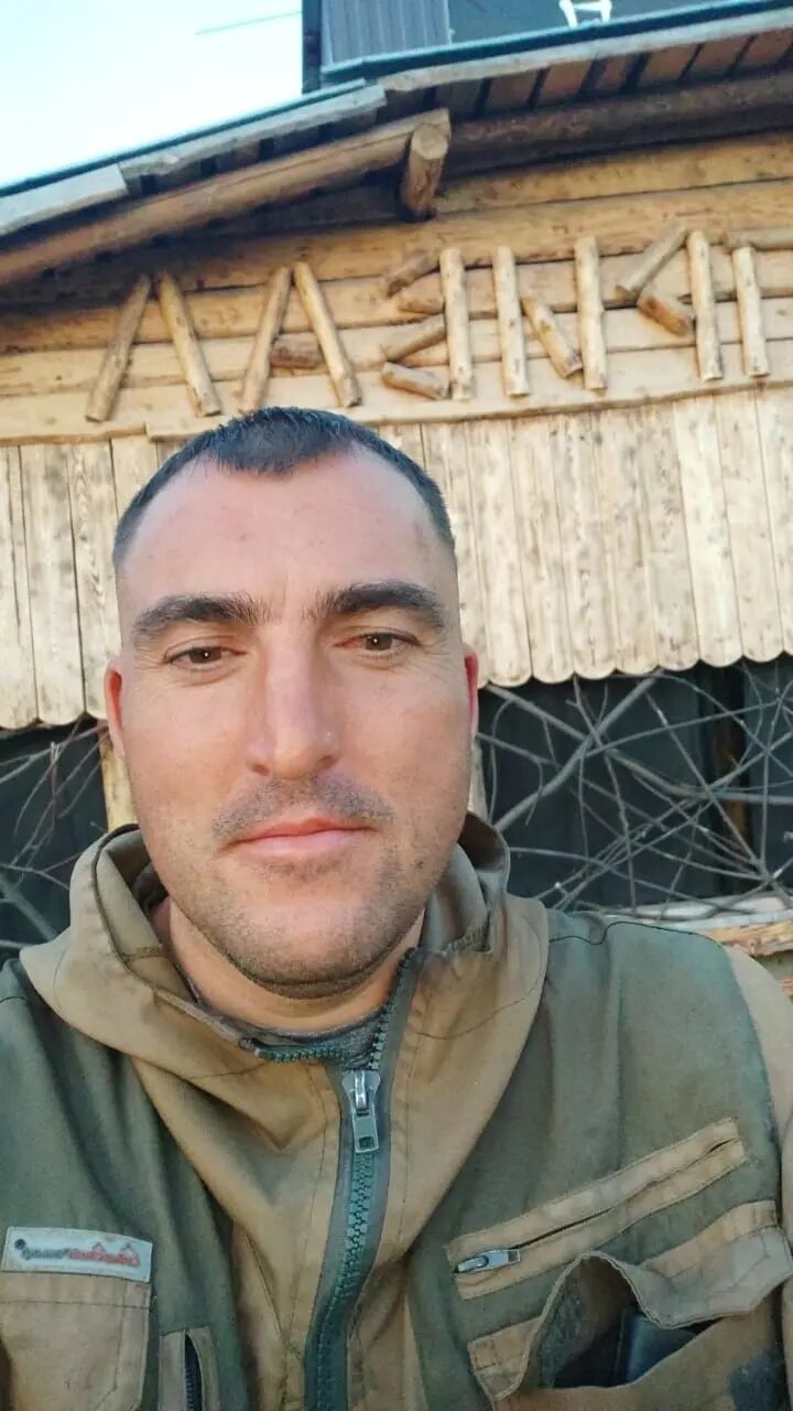  53613211  Anatoli, 43 ,    