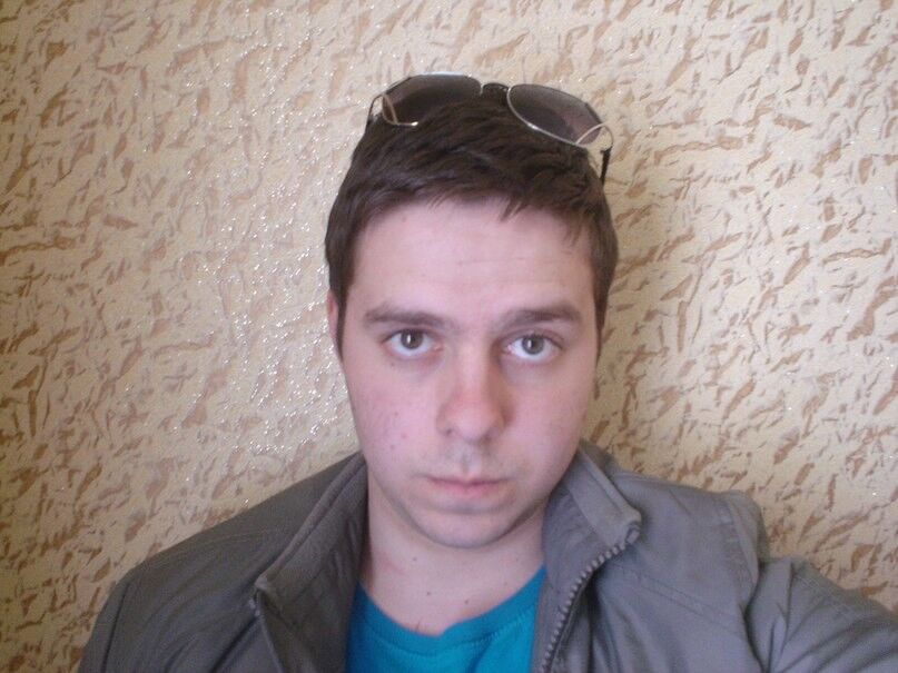  4002481  Artur, 30 ,    