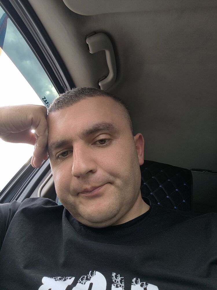  46412751  Vardan, 38 ,    