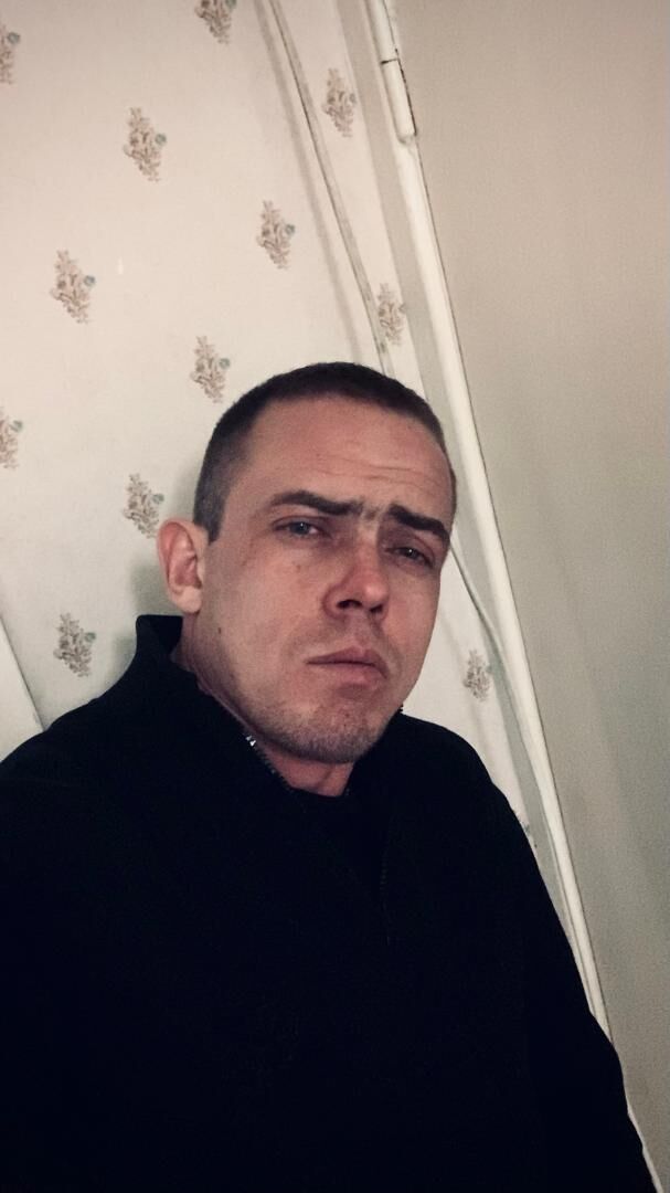  49650731  Denis, 37 ,    