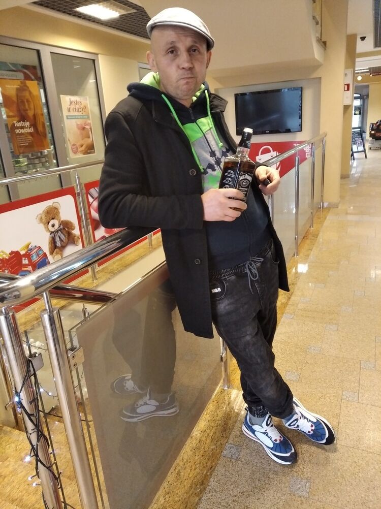  19001391  Petru, 44 ,    