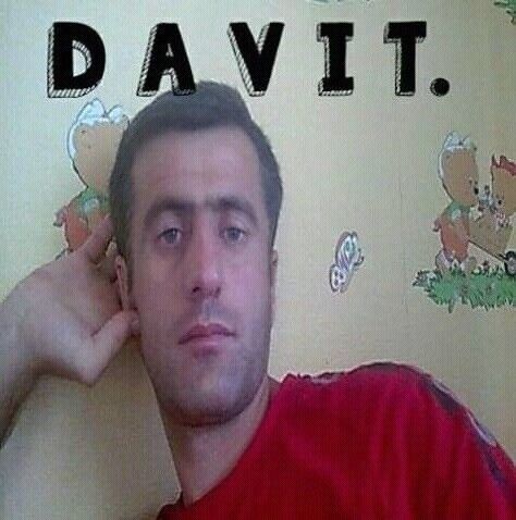  15833141  Davit, 44 ,    