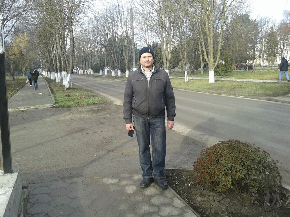  19258521  Anatolii, 50 ,    