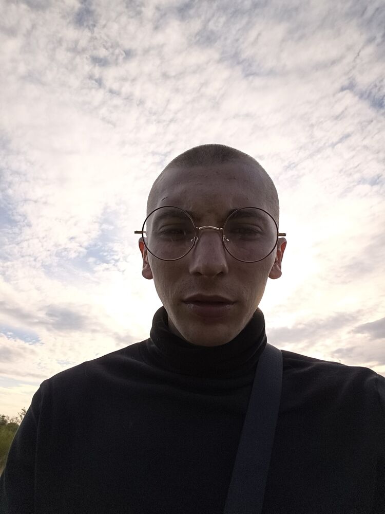  53970521  Viktor, 23 ,    