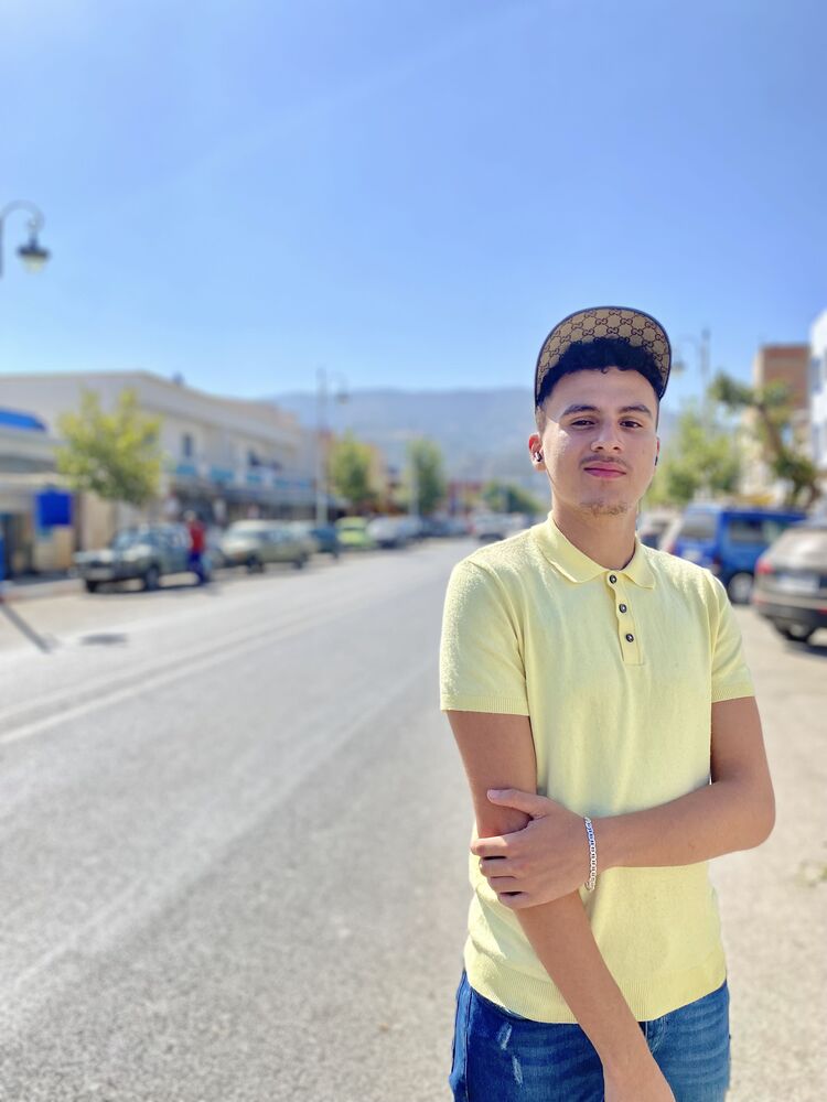  30676991  Ali, 26 ,    