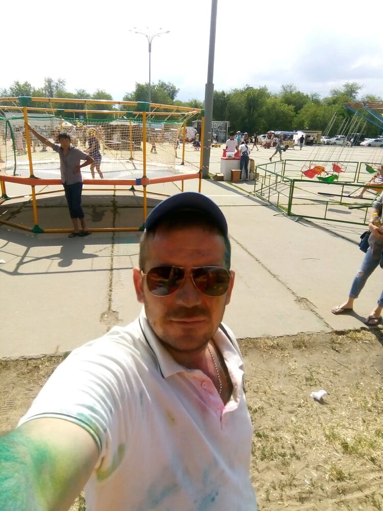  32966061  Roman, 35 ,    