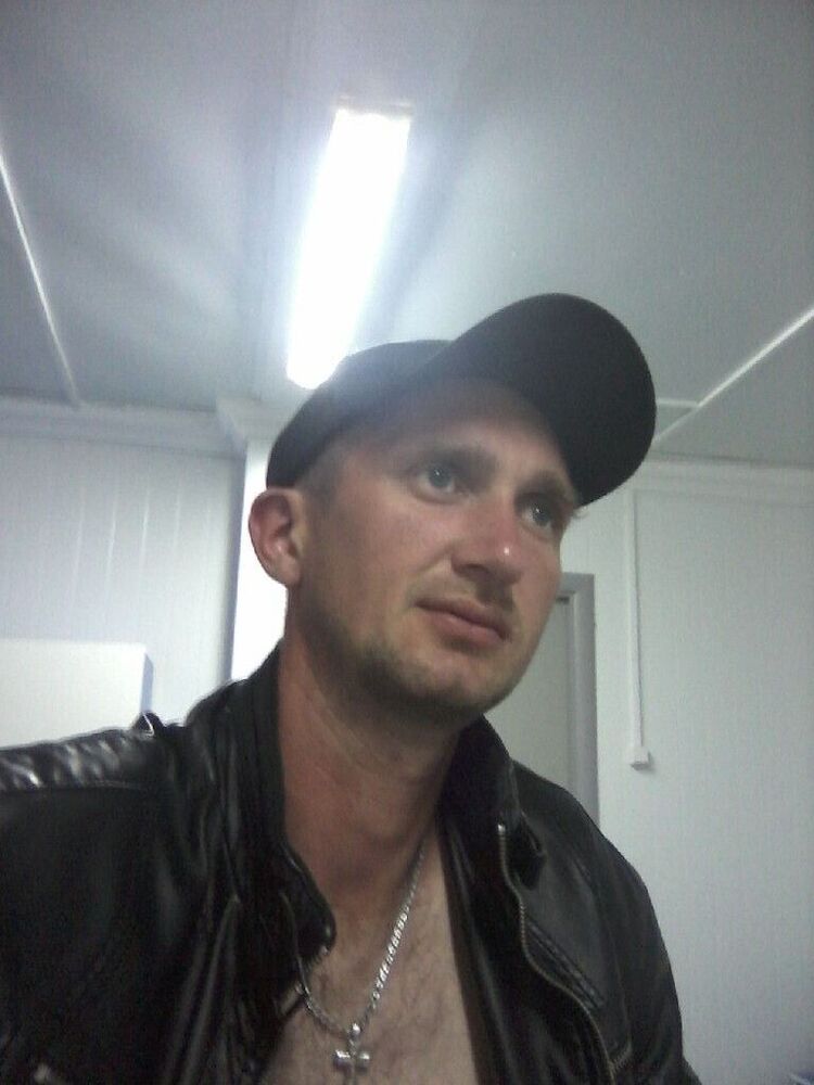  51584611  Alexander, 44 ,    