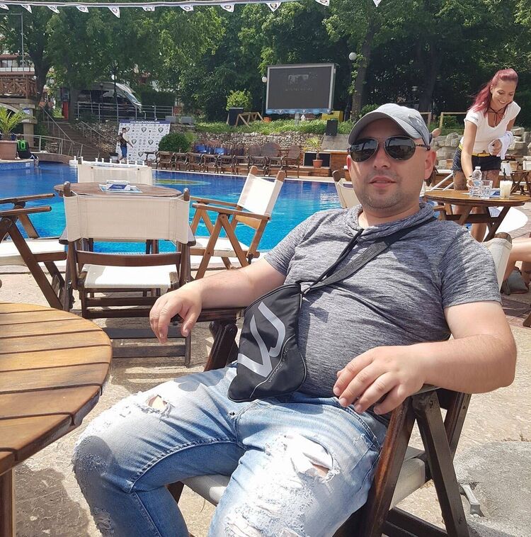  28703181  Murad, 39 ,    