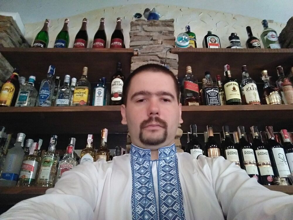  10539001  Pavlo, 36 ,    