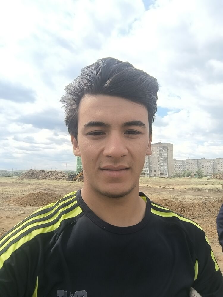  44407501  Nurbek, 26 ,    