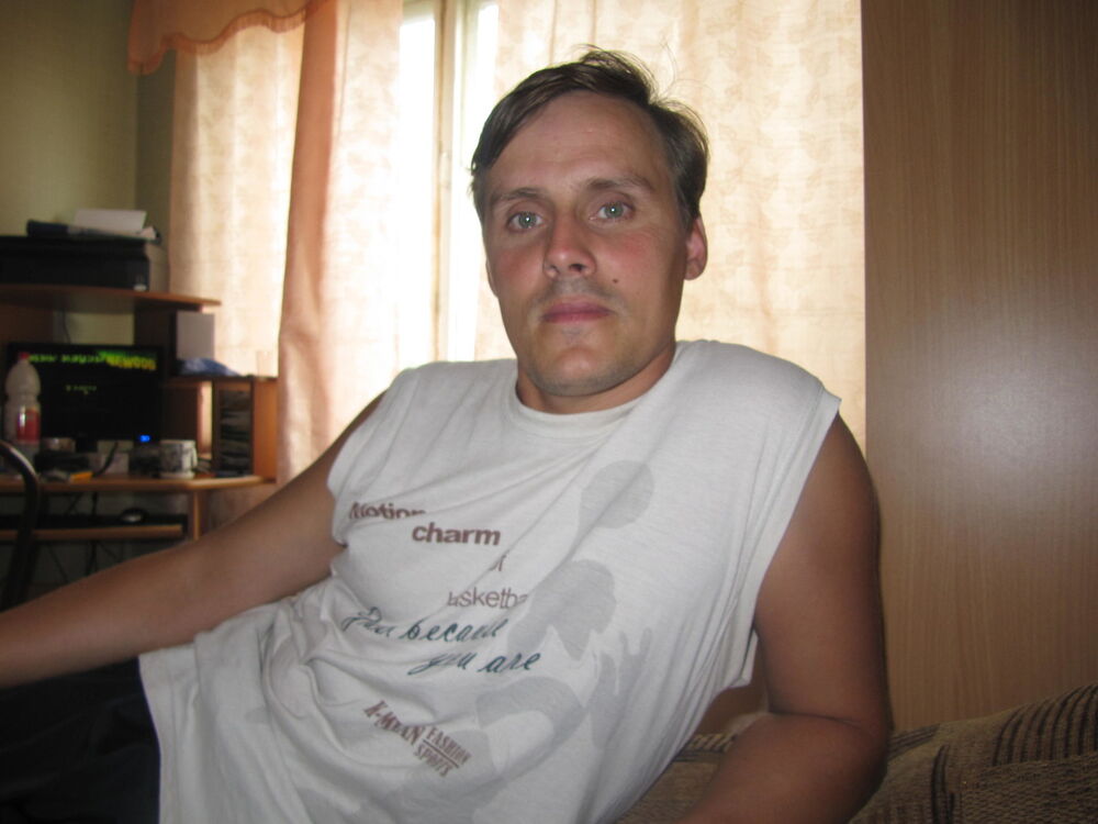  5451481  Sergei, 51 ,    