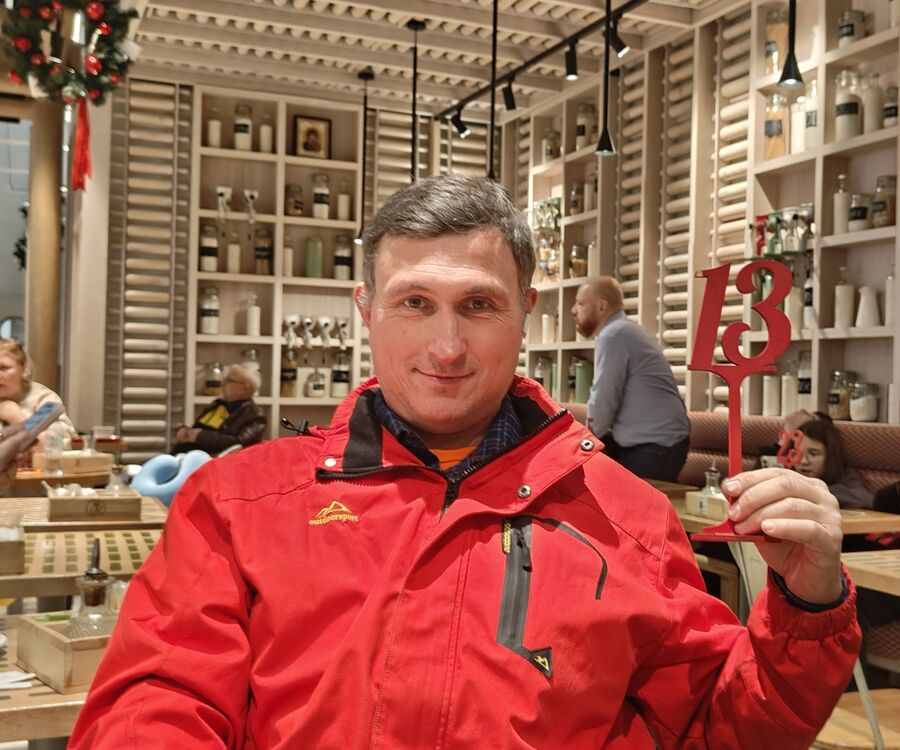  54663221  Pavel, 52 ,    