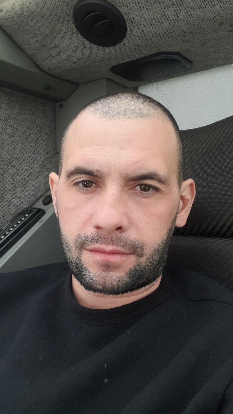  27500391  Denzz, 40 ,    