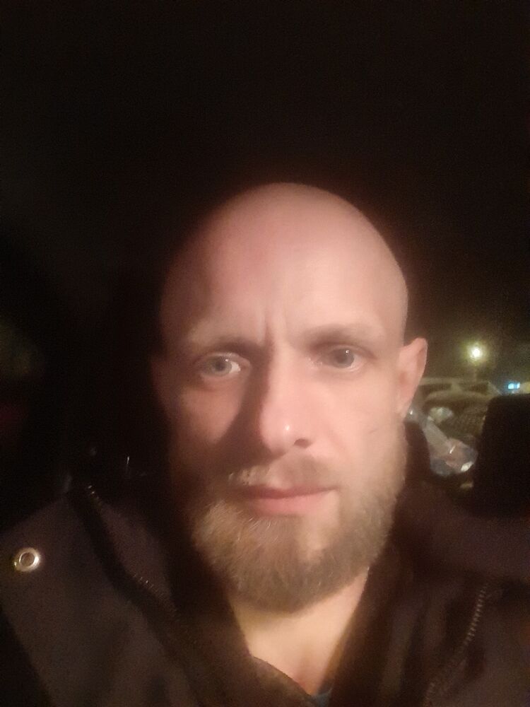  33203921  Aleksander, 39 ,    