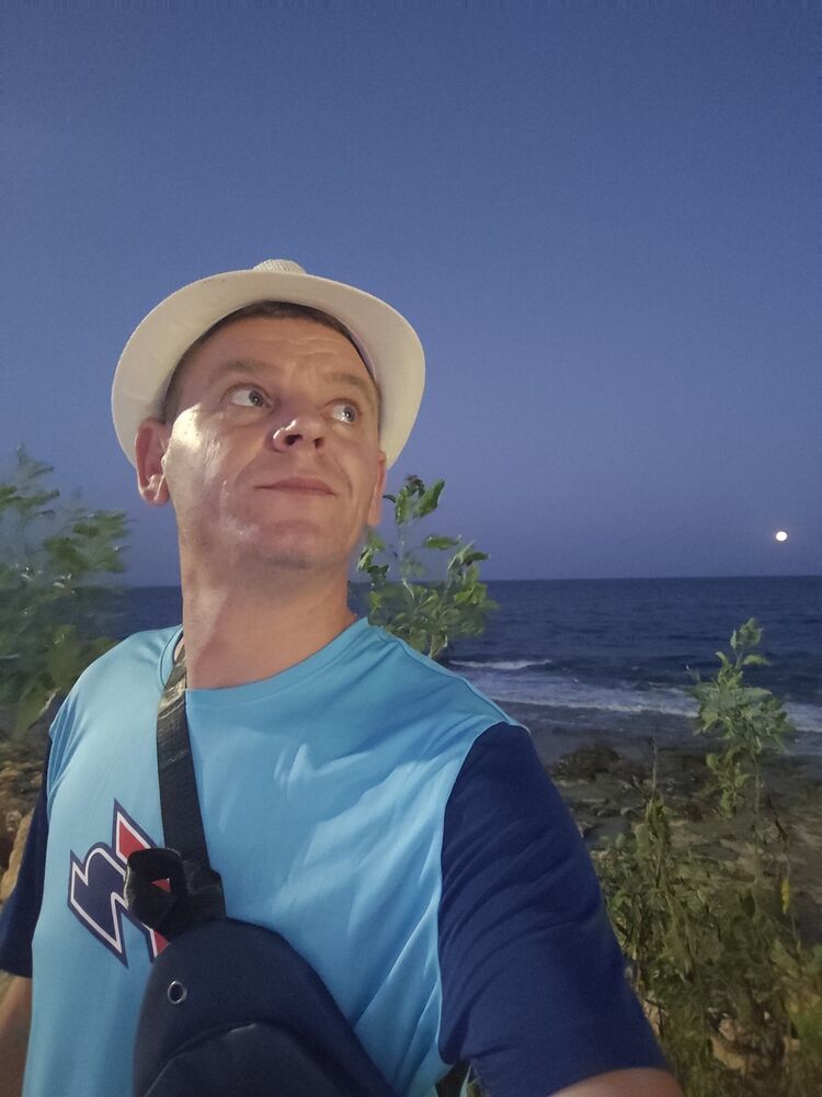  52754981  Viktor, 43 ,    Torrevieja