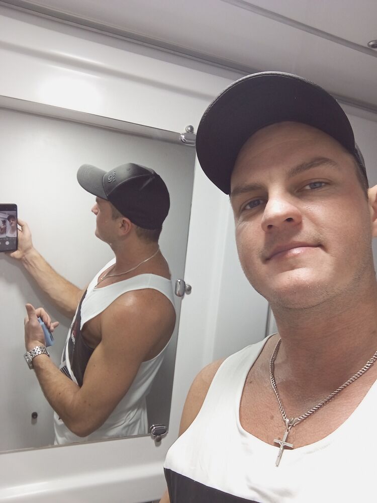  48335951  Luke, 37 ,    