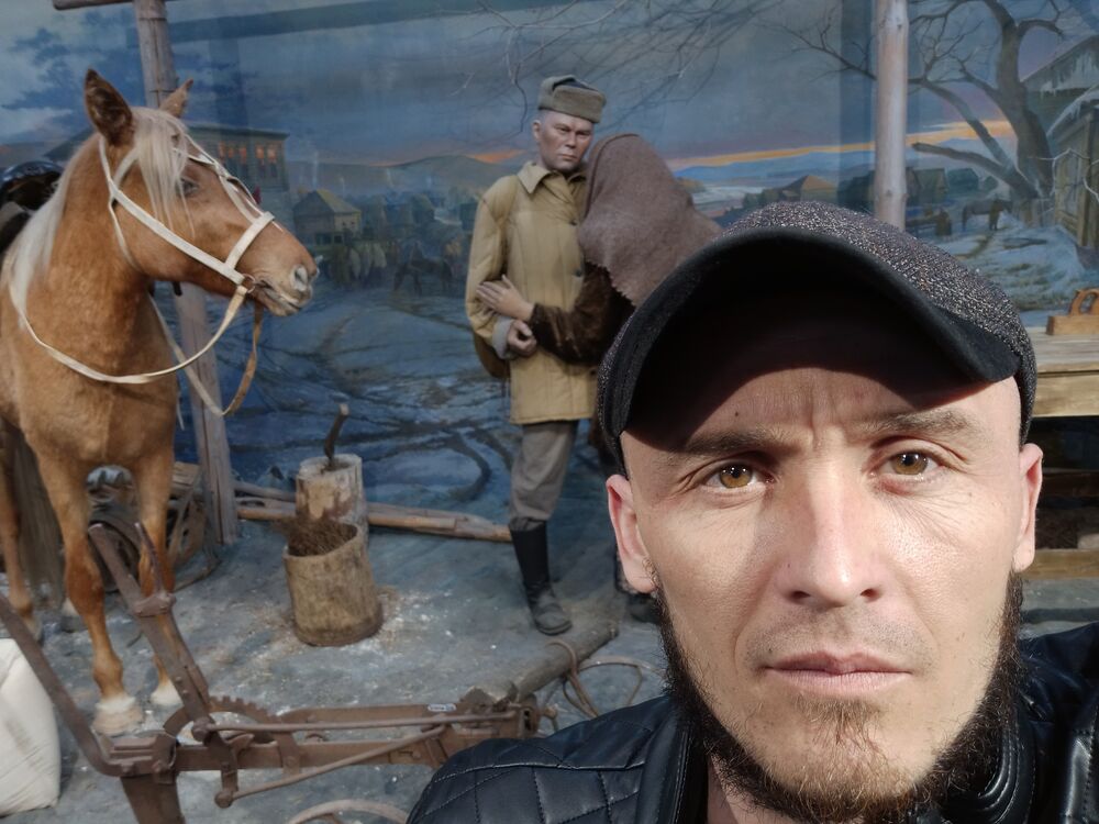  27186941  Makidoniskiy, 35 ,    