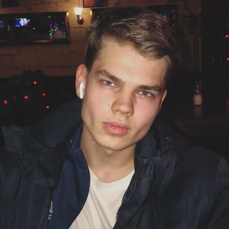 33348981  Nikolas, 25 ,    