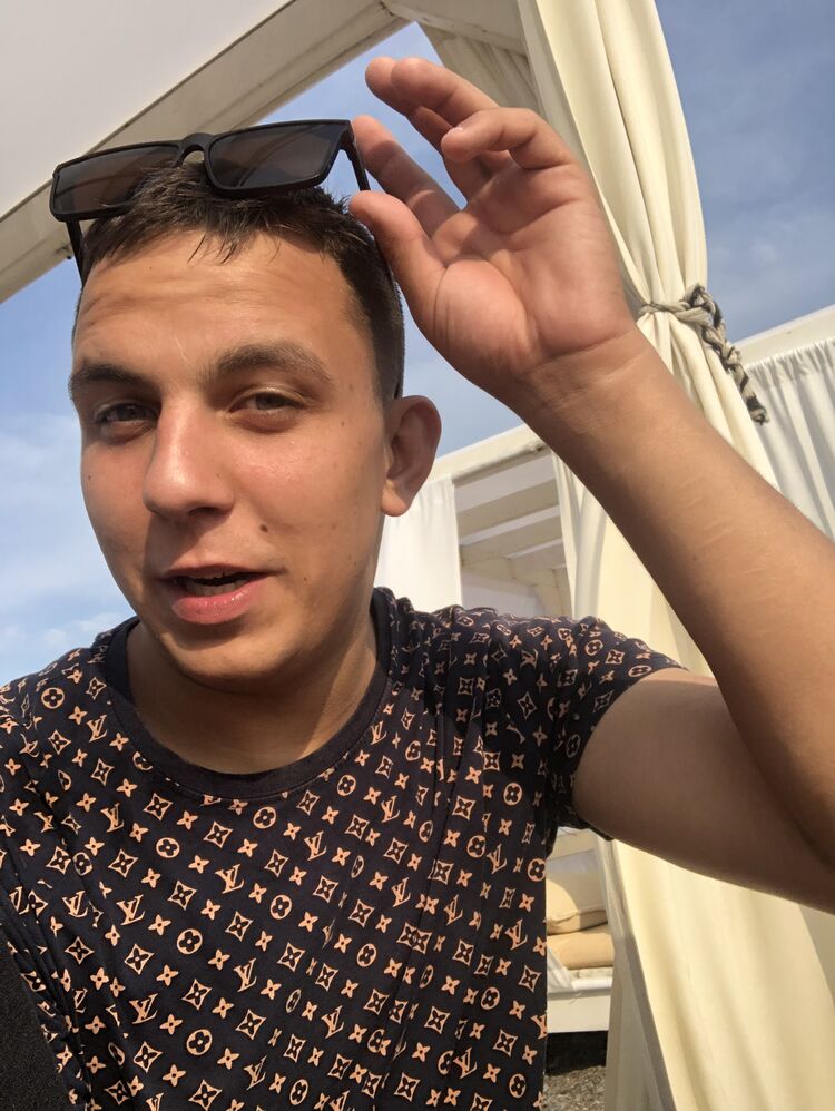  ,   Vlad, 21 ,   ,   